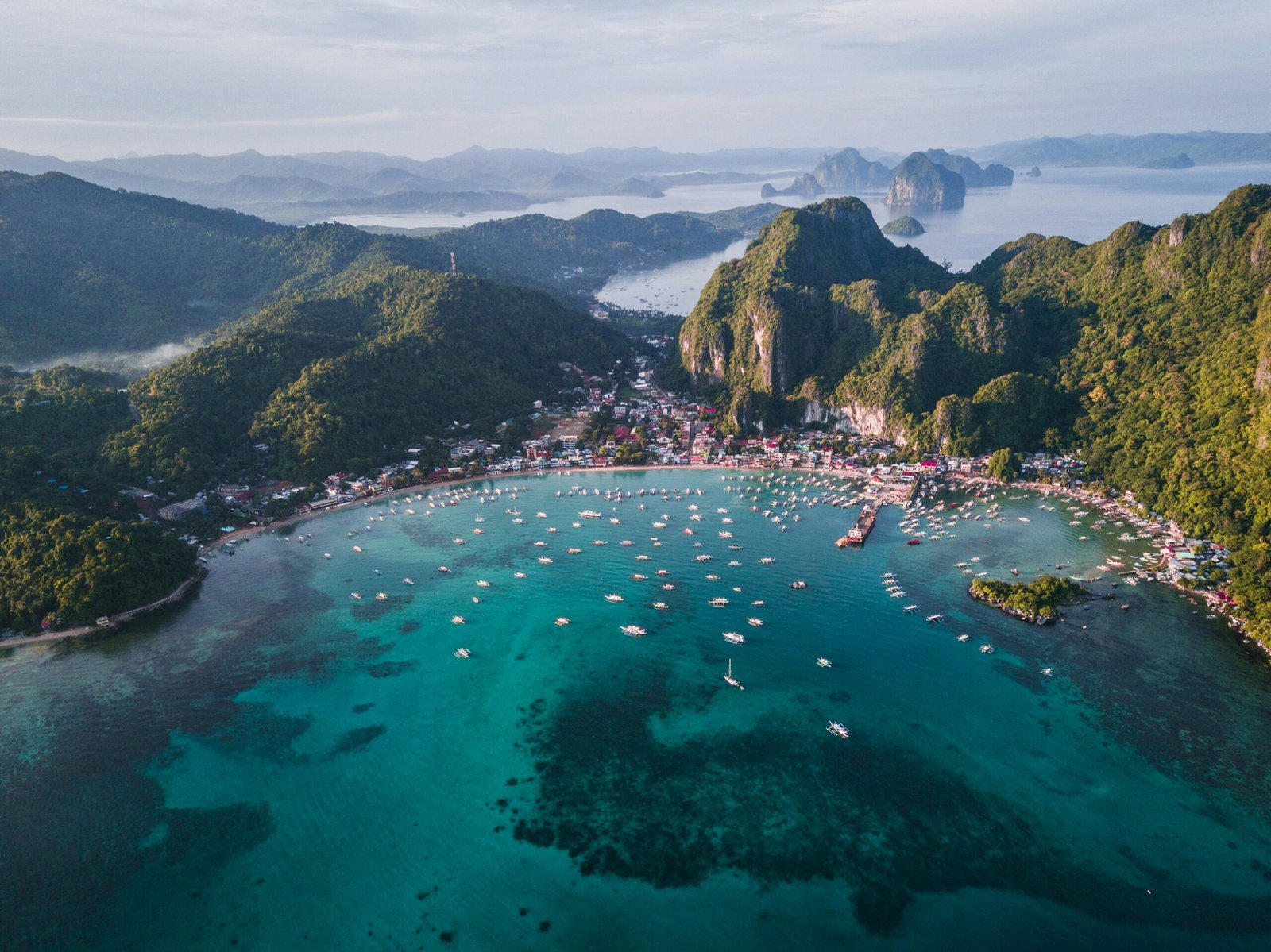 El Nido, Palawan: dove il paesaggio pensa in grande.