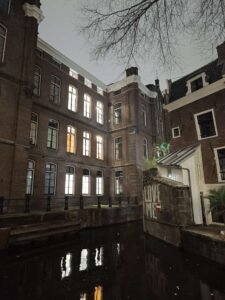 Amsterdam, la geografia del ritorno