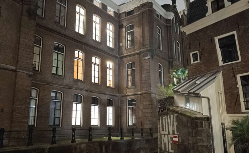 Amsterdam, la geografia del ritorno